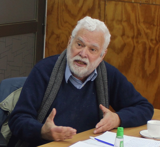 Roberto Follari